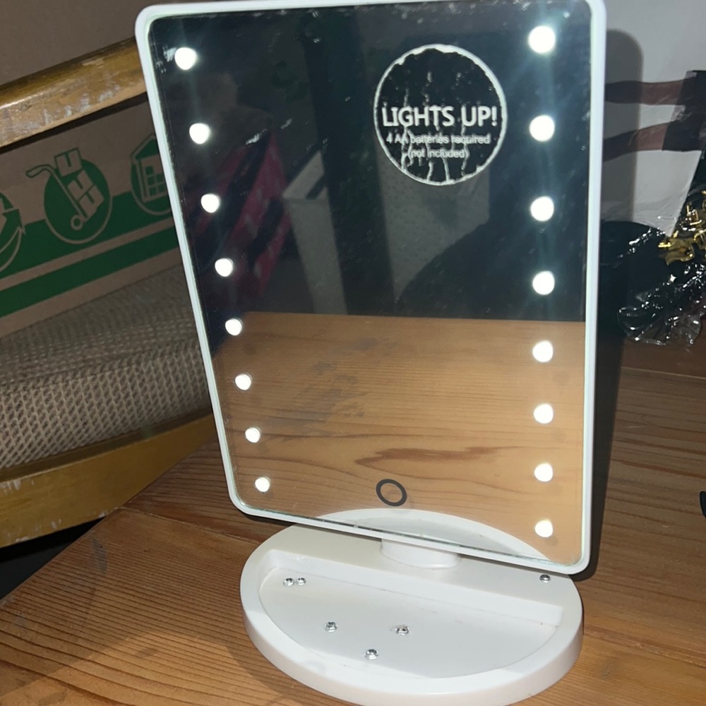 Light up mirror lightly used